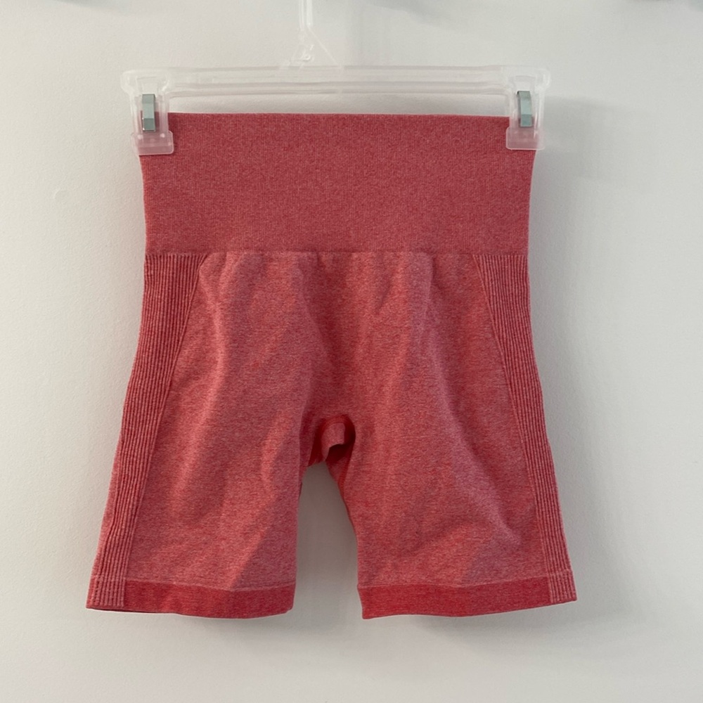 Amazon women’s athletic lifting shorts with scrunch and outline - size xs